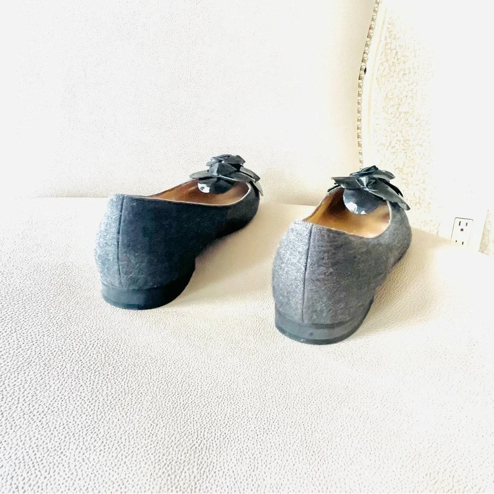 Manolo Blahnik gray flannel flats with black patent flower 38